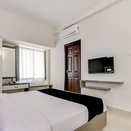 Capital O New Paradise Inn Irugur Exterior foto
